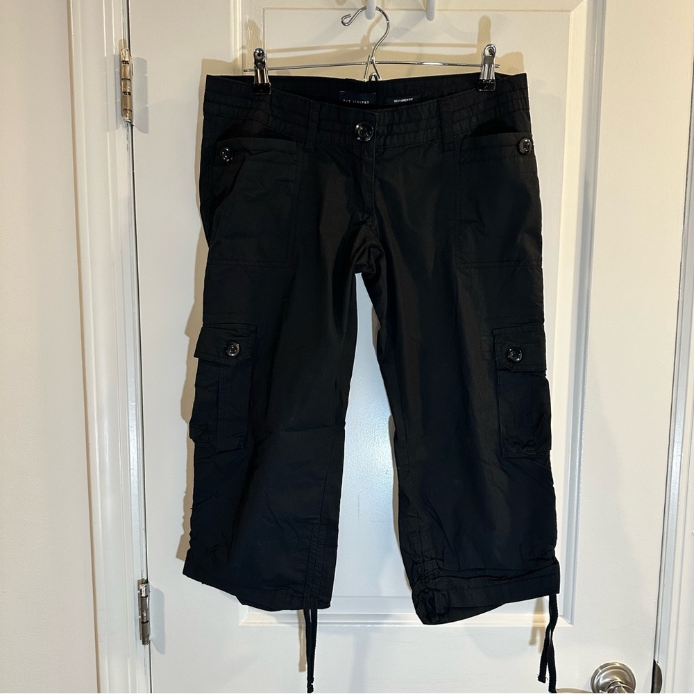 The Limited Sexy Drew Fit Cargo Cropped Capri Pants in Black